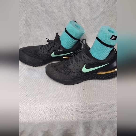 Nike epic react Flyknit Nike id with matching socks - Picture 2 of 6